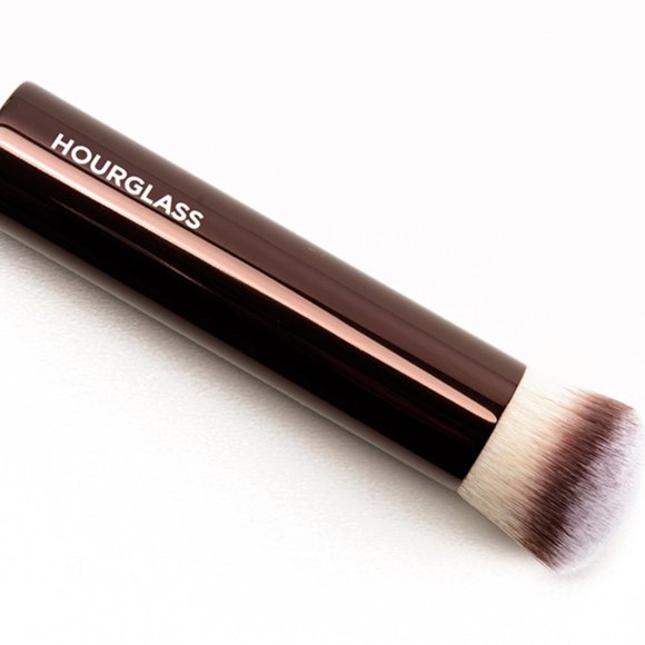 Hourglass Other - BNIB ✅ Hourglass Vanish Seamless Finish Foundation Brush ✨ NEW IN BOX